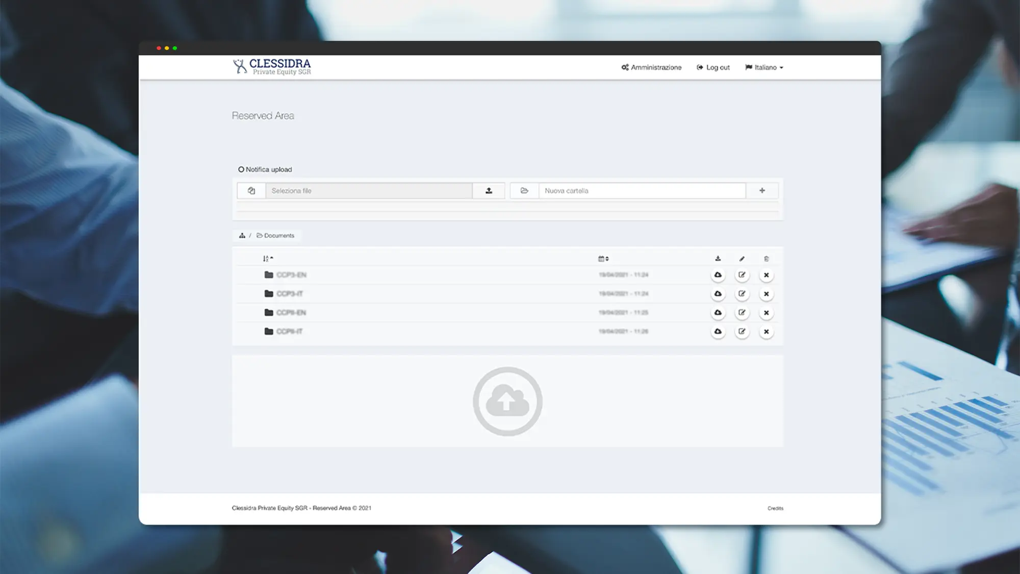 Interfaccia di un software o di una pagina web, con campi di testo, tabelle e grafici a barre visibili, su uno sfondo bianco.