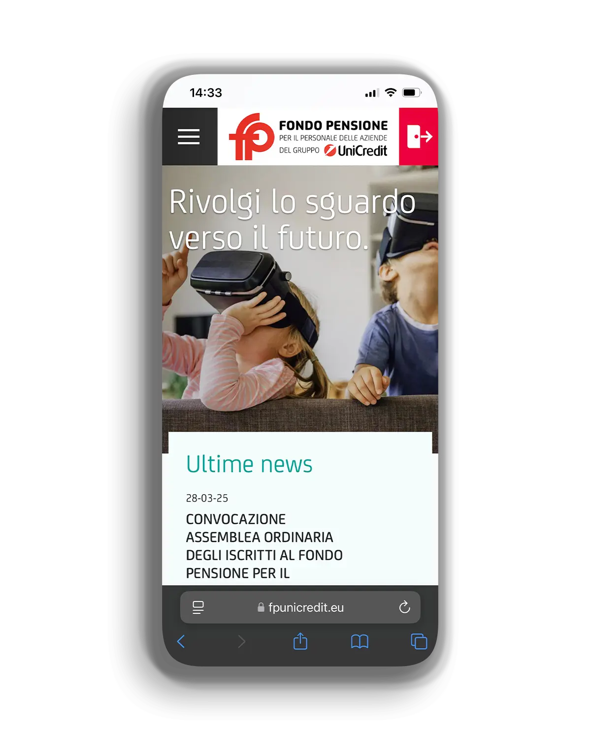 Vista mobile della homepage del sito Fondo Pensione, con sezione news e immagine di persone che usano visori VR