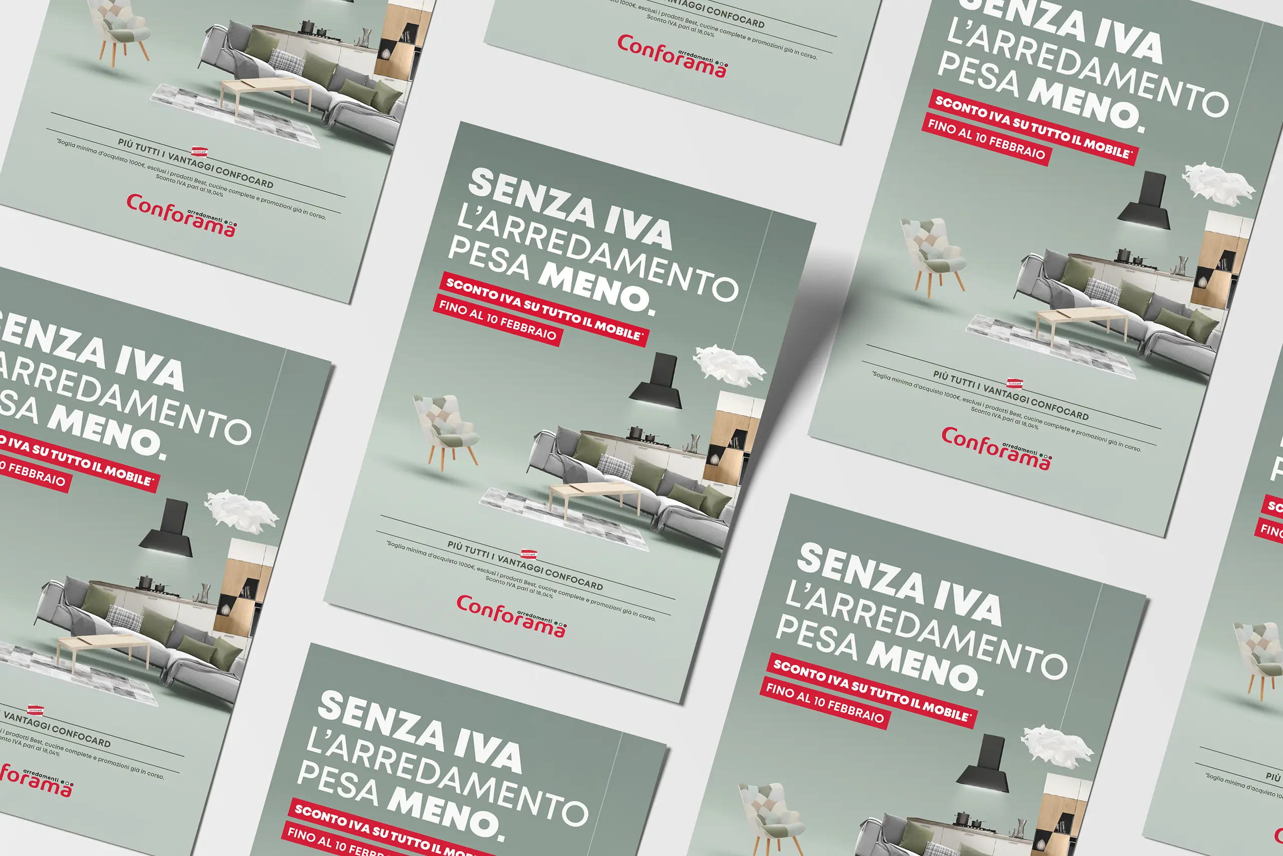 Visual della campagna Conforama con slogan "Senza IVA l’arredamento pesa meno" su sfondo verde salvia, arredamento moderno con divano grigio, tavolino in legno chiaro e cucina bianca a vista; evidenziato lo sconto IVA su tutti i mobili valido fino al 10 febbraio. declinato su volantini a4.